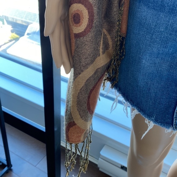 Shawl with round pattern - scarf - Picture 7 of 8